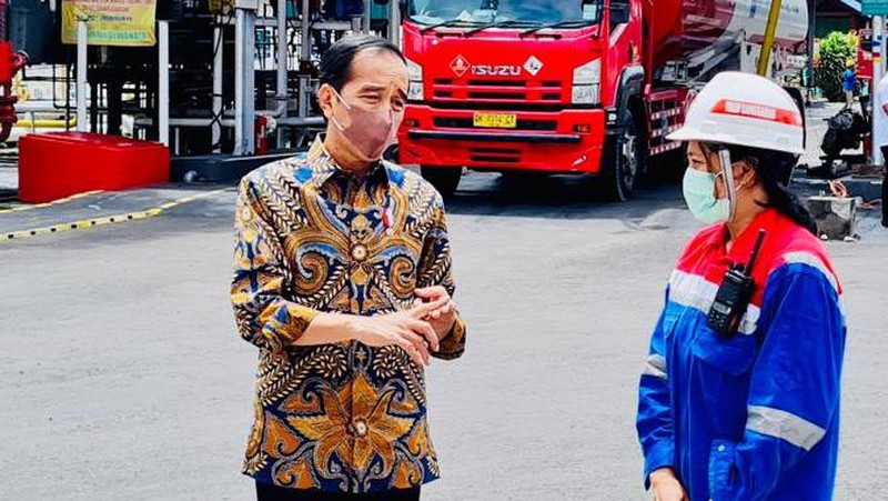 Presiden Jokowi Melakukan Sidak di Terminal BBM Sanggaran, Denpasar, (3/12/2021). (Dok: Biro Pers Sekretariat Presiden)