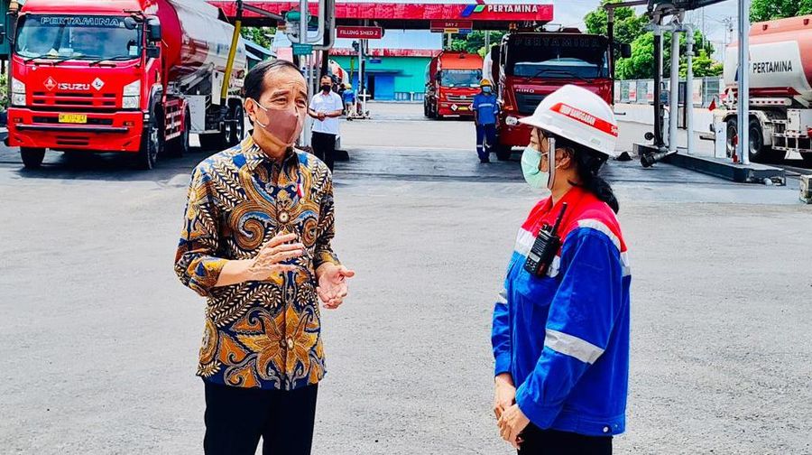 Presiden Jokowi Melakukan Sidak di Terminal BBM Sanggaran, Denpasar, (3/12/2021). (Dok: Biro Pers Sekretariat Presiden)