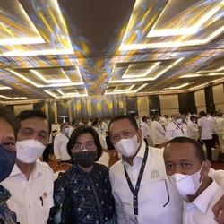 Selfie Seribu Makna, Sri Mulyani Akur dengan Ketua MPR