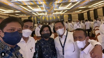 Selfie Seribu Makna, Sri Mulyani Akur dengan Ketua MPR