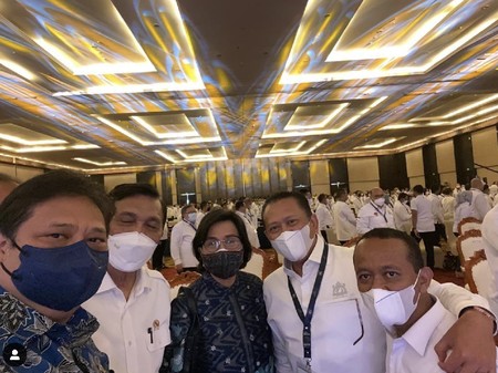 Selfie Seribu Makna, Sri Mulyani Akur dengan Ketua MPR