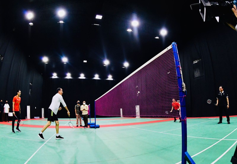 Di sela-sela kunjungan kerjanya di Provinsi Bali, Kamis, 2 Desember 2021, Presiden Joko Widodo menyaksikan pertandingan BWF World Tour Finals 2021 yang digelar di The Westin Resort, Bali International Convention Center (BICC), Kabupaten Badung. (Dok:  Biro Pers Sekretariat Presiden)