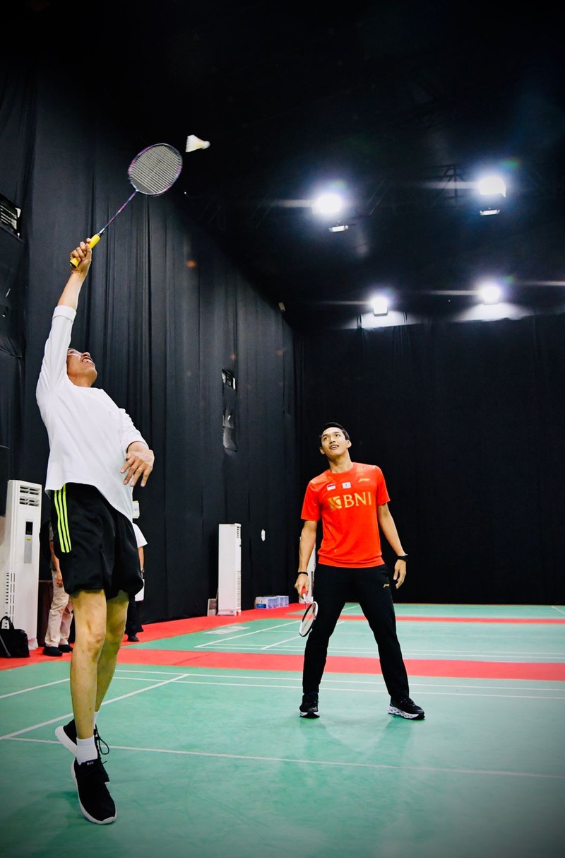 Di sela-sela kunjungan kerjanya di Provinsi Bali, Kamis, 2 Desember 2021, Presiden Joko Widodo menyaksikan pertandingan BWF World Tour Finals 2021 yang digelar di The Westin Resort, Bali International Convention Center (BICC), Kabupaten Badung. (Dok:  Biro Pers Sekretariat Presiden)