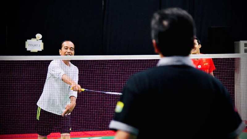 Di sela-sela kunjungan kerjanya di Provinsi Bali, Kamis, 2 Desember 2021, Presiden Joko Widodo menyaksikan pertandingan BWF World Tour Finals 2021 yang digelar di The Westin Resort, Bali International Convention Center (BICC), Kabupaten Badung. (Dok:  Biro Pers Sekretariat Presiden)