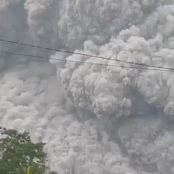 Gunung Semeru Erupsi, Warga Berlarian Panik