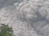 Gunung Semeru Erupsi, Warga Berlarian Panik