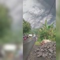 Detik-detik Erupsi Gunung Semeru dengan Guguran Awan Panas
