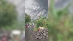 Detik-detik Erupsi Gunung Semeru dengan Guguran Awan Panas