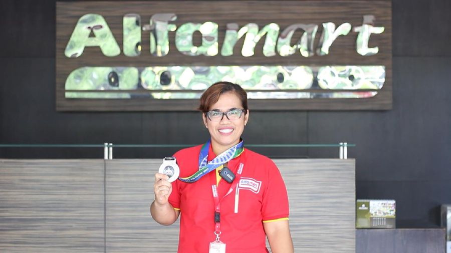 Karyawan Alfamart Ini Raih Perak Angkat Besi Peparnas Papua