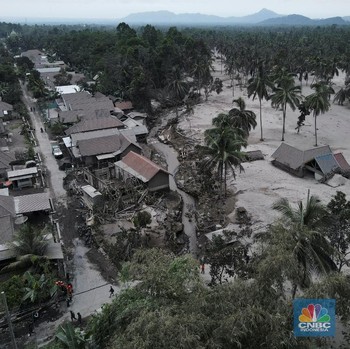 Melihat Kondisi Desa Sumberwuluh Usai Erupsi Gunung Semeru