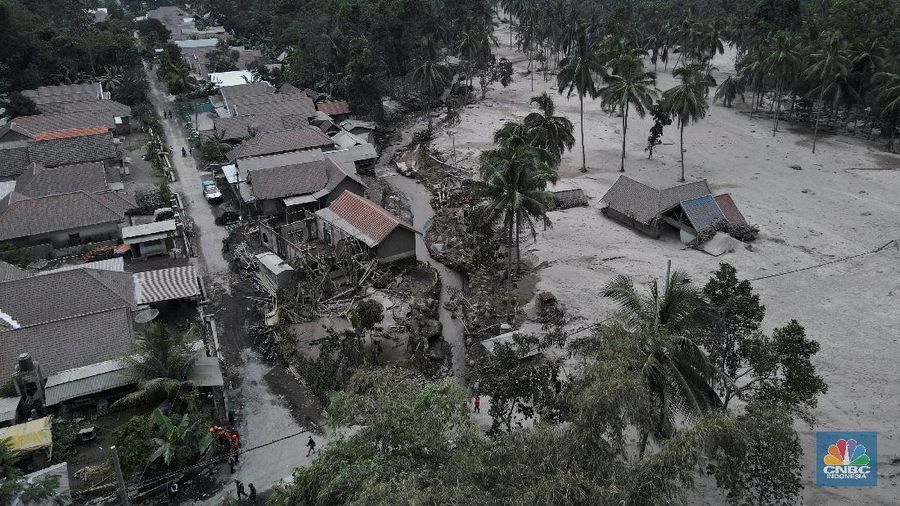 An aerial view of the damaged houses in Sumber Wuluh village that got affected by the eruption of Mount Semeru volcano in Lumajang regency, East Java province, Indonesia, December 5, 2021. Picture taken with a drone. REUTERS/Willy Kurniawan