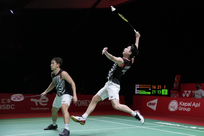 Indonesia's Marcus Fernaldi Gideon, right, and Kevin Sanjaya Sukamuljo compete against Japan's Takuro Hoki, right, and Yugo Kobayashi during their men's doubles badminton final match at the BWF World Tour Finals in Nusa Dua, Bali, Indonesia, Sunday, Dec. 5, 2021. (AP Photo/Dita Alangkara)