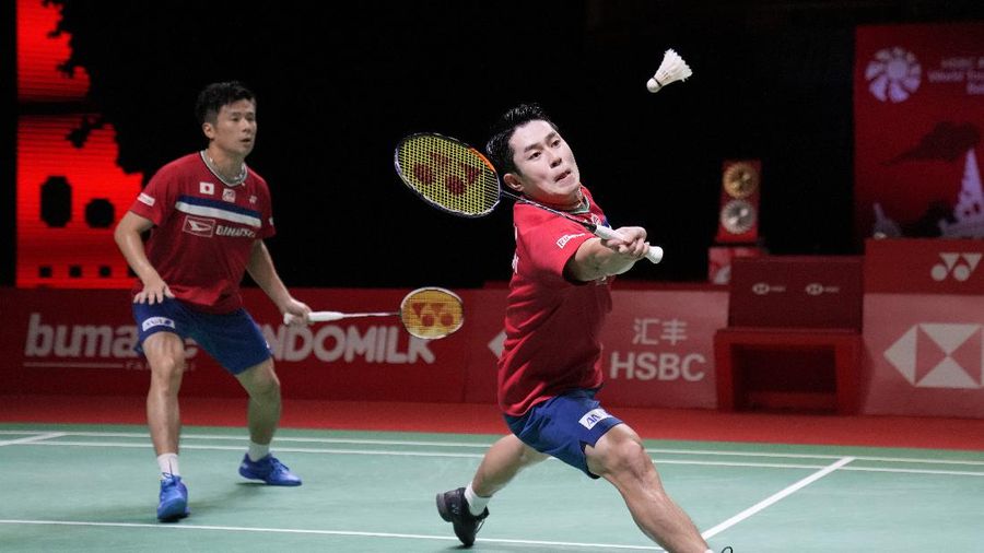 Indonesia's Marcus Fernaldi Gideon, right, and Kevin Sanjaya Sukamuljo compete against Japan's Takuro Hoki, right, and Yugo Kobayashi during their men's doubles badminton final match at the BWF World Tour Finals in Nusa Dua, Bali, Indonesia, Sunday, Dec. 5, 2021. (AP Photo/Dita Alangkara)