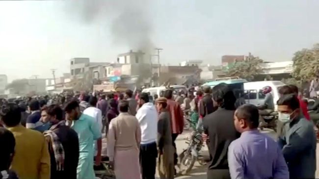 Up in arms!  Dozens of Pakistani Workers Burn Managers for Al-Quran