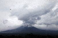 Intip Gunung Semeru Yang Kembali Erupsi Pagi Ini