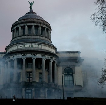 Potret Brussels Rusuh, Pendemo Bakar Fasilitas Umum