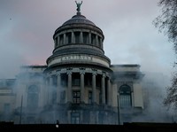 Potret Brussels Rusuh, Pendemo Bakar Fasilitas Umum