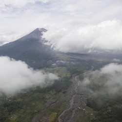 Tetap Waspada, Gunung Semeru Alami 2x Gempa Letusan Hari Ini