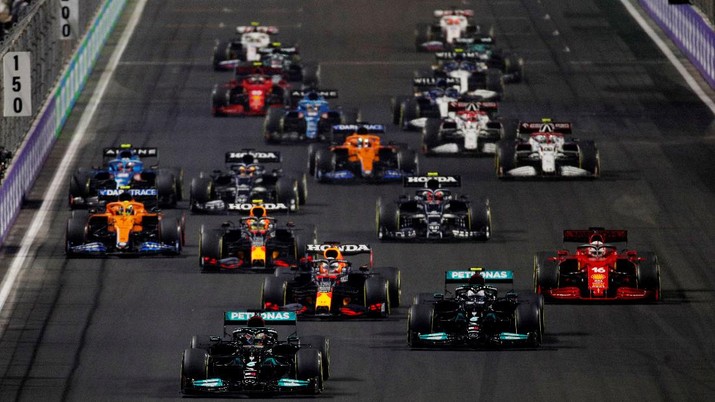 Formula One F1- Saudi Arabian Grand Prix - Jeddah Corniche Circuit, Jeddah, Saudi Arabia - December 5, 2021 General view at the start of the race REUTERS/Hamad I Mohammed     TPX IMAGES OF THE DAY