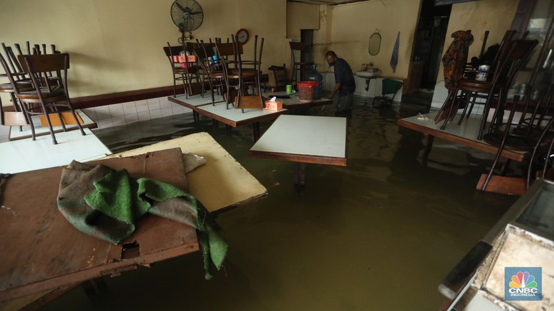 Banjir Rob di Muara Angke (CNBC Indonesia/Andrean Kristianto) Banjir Rob di Muara Angke (CNBC Indonesia/Andrean Kristianto)
