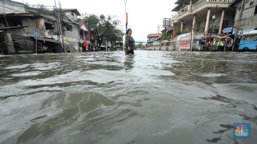 Banjir Rob di kawasan jalan Lodan Raya yang merupakan kawasan Sunda Kelapa. (CNBC Indonesia/Andrean Kristianto)