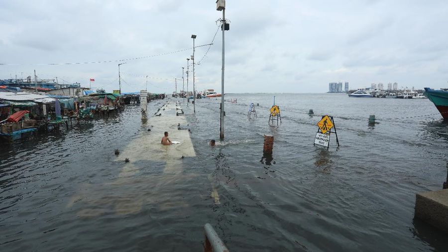 Banjir Rob di Muara Angke (CNBC Indonesia/Andrean Kristianto)