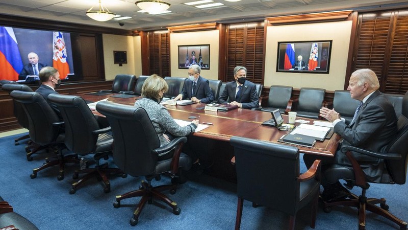 Russian President Vladimir Putin holds talks with U.S. President Joe Biden via a video link in Sochi, Russia December 7, 2021. Sputnik/Mikhail Metzel/Pool via REUTERS ATTENTION EDITORS - THIS IMAGE WAS PROVIDED BY A THIRD PARTY.