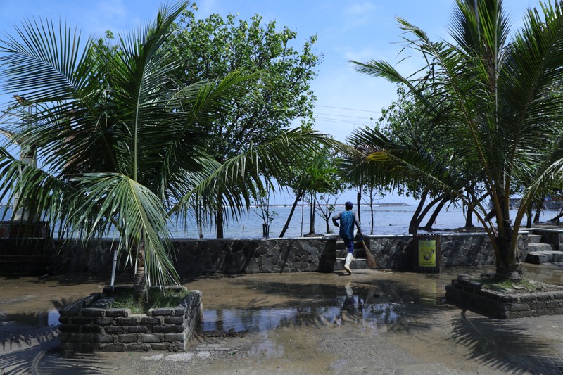 Banjir Rob Ancol (CNBC Indonesia/Tri Susilo)