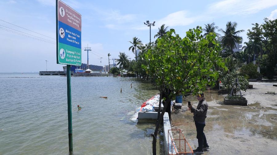 Banjir Rob Ancol (CNBC Indonesia/Tri Susilo)
