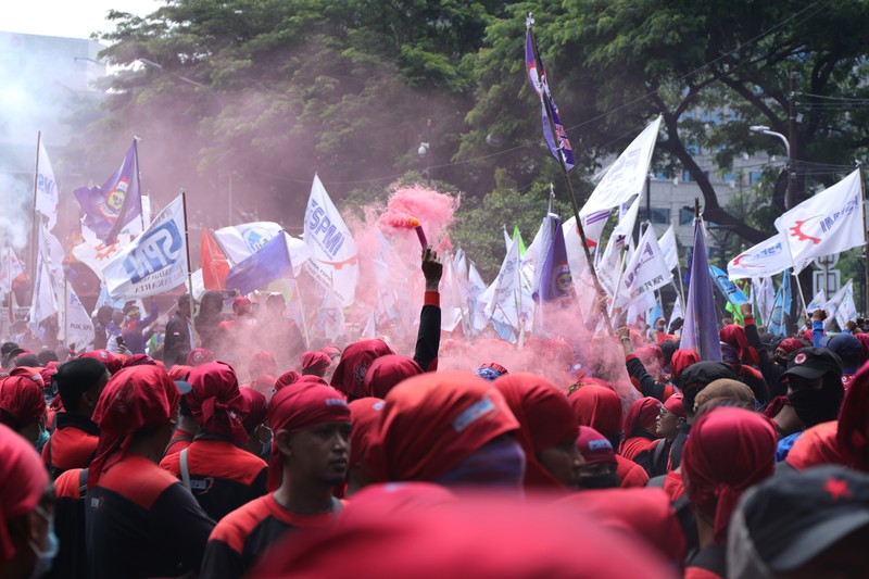 Demo Buruh di Patung Kuda (CNBC Indonesia/Tri Susilo)