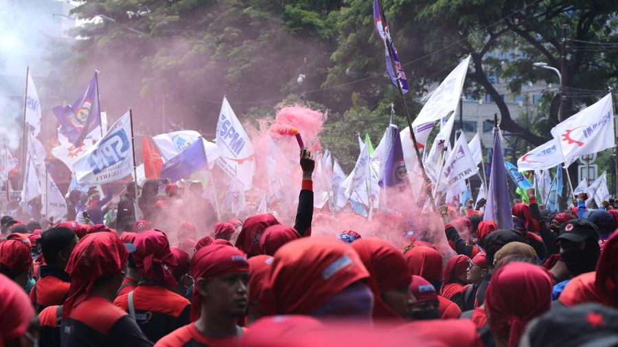 Demo Buruh di Patung Kuda (CNBC Indonesia/Tri Susilo)