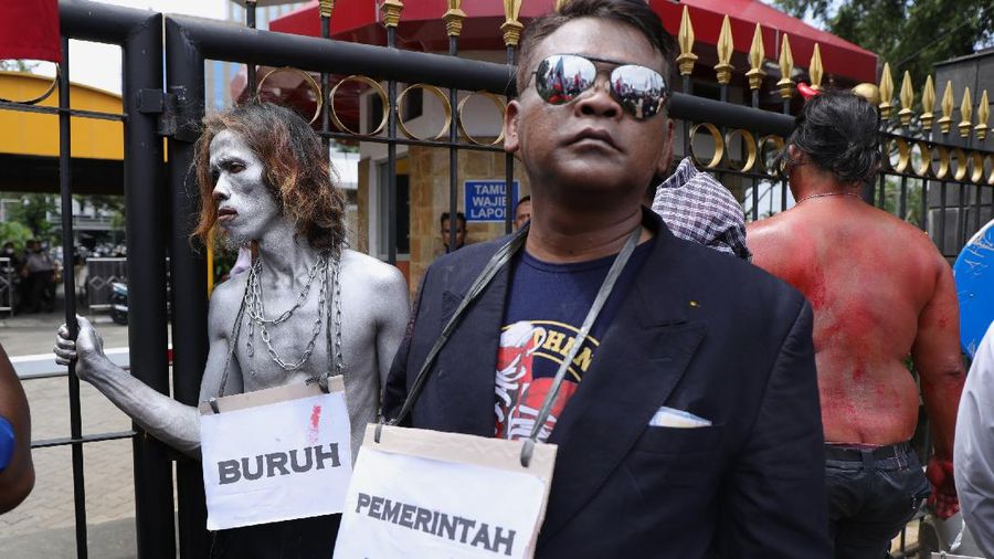 Demo Buruh di Patung Kuda (CNBC Indonesia/Tri Susilo)