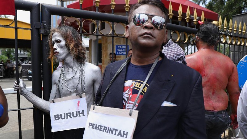 Demo Buruh di Patung Kuda (CNBC Indonesia/Tri Susilo)