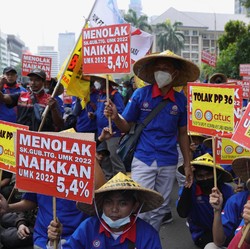 Drama UMP DKI Makin Runyam, Buruh Terancam Gelombang PHK