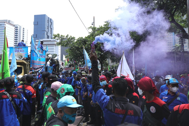 Demo Buruh di Patung Kuda (CNBC Indonesia/Tri Susilo)