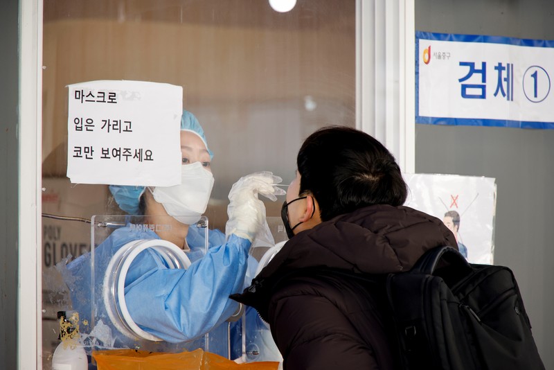 Virus Outbreak South Korea People queue in line to wait for the coronavirus testing at a makeshift testing site in Seoul, South Korea, Wednesday, Dec. 8, 2021. (AP Photo/Ahn Young-joon).
