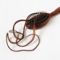 10 Kebiasaan yang Bikin Rambut Rusak dan Mudah Rontok