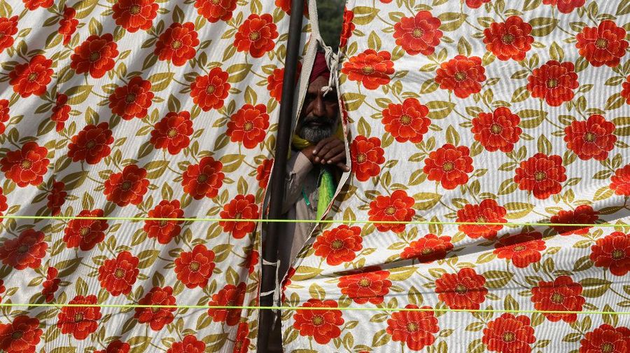 Farmers gather to mark the first anniversary of their protests on the outskirts of Delhi at Pakora Chowk near Tikri border, India, November 26, 2021. REUTERS/Anushree Fadnavis