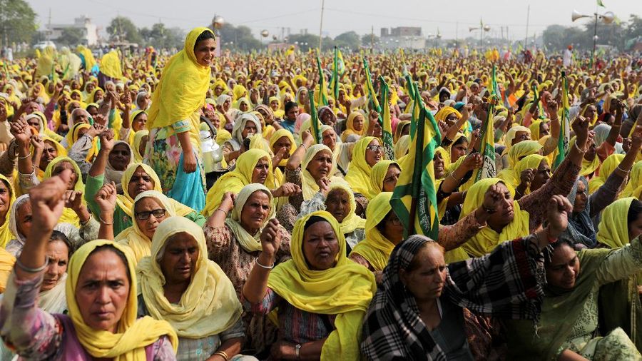 Farmers gather to mark the first anniversary of their protests on the outskirts of Delhi at Pakora Chowk near Tikri border, India, November 26, 2021. REUTERS/Anushree Fadnavis