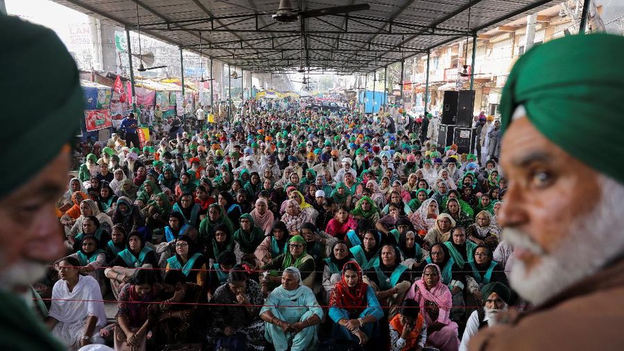 Farmers gather to mark the first anniversary of their protests on the outskirts of Delhi at Pakora Chowk near Tikri border, India, November 26, 2021. REUTERS/Anushree Fadnavis