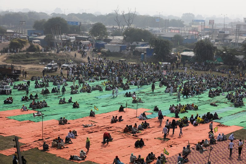Farmers gather to mark the first anniversary of their protests on the outskirts of Delhi at Pakora Chowk near Tikri border, India, November 26, 2021. REUTERS/Anushree Fadnavis