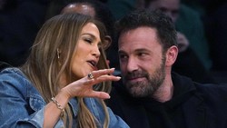 Jennifer Lopez dan Ben Affleck Reuni Setelah Cerai, Support Anak di Sekolah