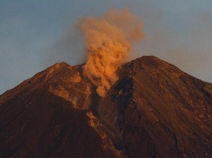 Navigasi Realitas Vulkanik pada Tahun Naga