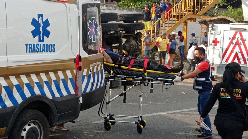 An overturned truck is seen after a trailer crash in the southern Mexican state of Chiapas killed at least 49 people, most of them migrants from Central America, officials said on Thursday, in Tuxtla Gutierrez, Chiapas, Mexico December 9, 2021, in this picture obtained from social media. Mandatory credit El La Mira/via REUTERS ATTENTION EDITORS - THIS IMAGE HAS BEEN SUPPLIED BY A THIRD PARTY. MANDATORY CREDIT. NO RESALES. NO ARCHIVES.