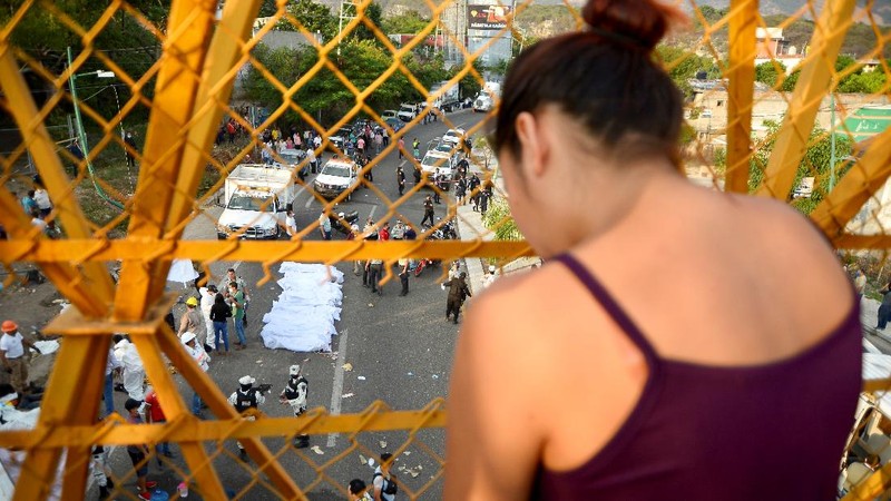 An overturned truck is seen after a trailer crash in the southern Mexican state of Chiapas killed at least 49 people, most of them migrants from Central America, officials said on Thursday, in Tuxtla Gutierrez, Chiapas, Mexico December 9, 2021, in this picture obtained from social media. Mandatory credit El La Mira/via REUTERS ATTENTION EDITORS - THIS IMAGE HAS BEEN SUPPLIED BY A THIRD PARTY. MANDATORY CREDIT. NO RESALES. NO ARCHIVES.