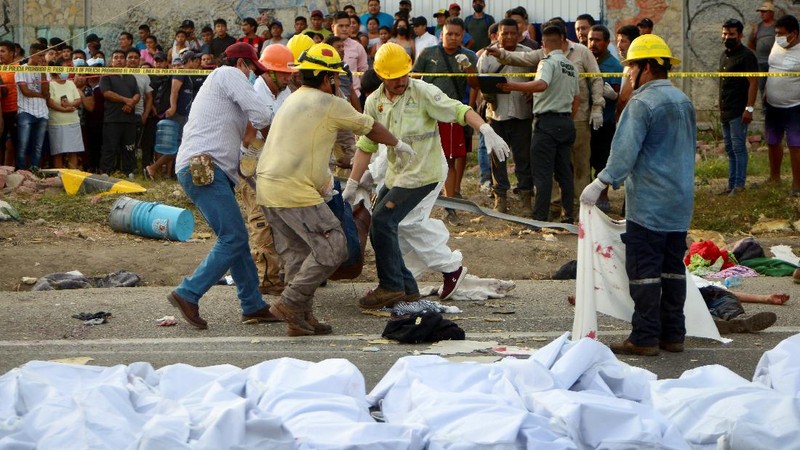 An overturned truck is seen after a trailer crash in the southern Mexican state of Chiapas killed at least 49 people, most of them migrants from Central America, officials said on Thursday, in Tuxtla Gutierrez, Chiapas, Mexico December 9, 2021, in this picture obtained from social media. Mandatory credit El La Mira/via REUTERS ATTENTION EDITORS - THIS IMAGE HAS BEEN SUPPLIED BY A THIRD PARTY. MANDATORY CREDIT. NO RESALES. NO ARCHIVES.