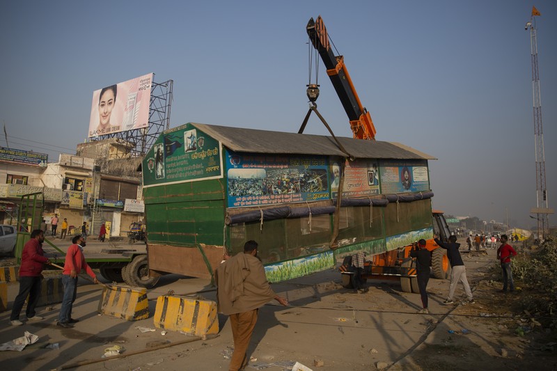 INDIA-FARMERS/PROTESTS Farmers vacate a protest site, after the government agreed to their demands, including assurances to consider guaranteed prices for all produce, at the Singhu border near New Delhi, India, December 11, 2021. REUTERS/Adnan Abidi