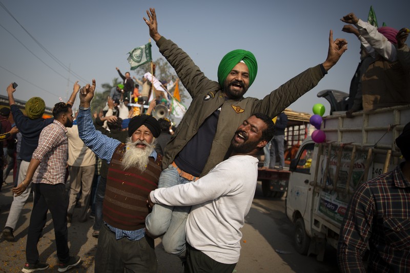 Farmers vacate a protest site, after the government agreed to their demands, including assurances to consider guaranteed prices for all produce, at the Singhu border near New Delhi, India, December 11, 2021. REUTERS/Adnan Abidi