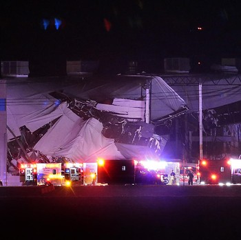 Tornado Hantam Gudang Amazon, 100-an Orang Terperangkap