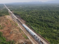 Proyek Kereta Cepat Molor? Ini Penjelasan Luhut